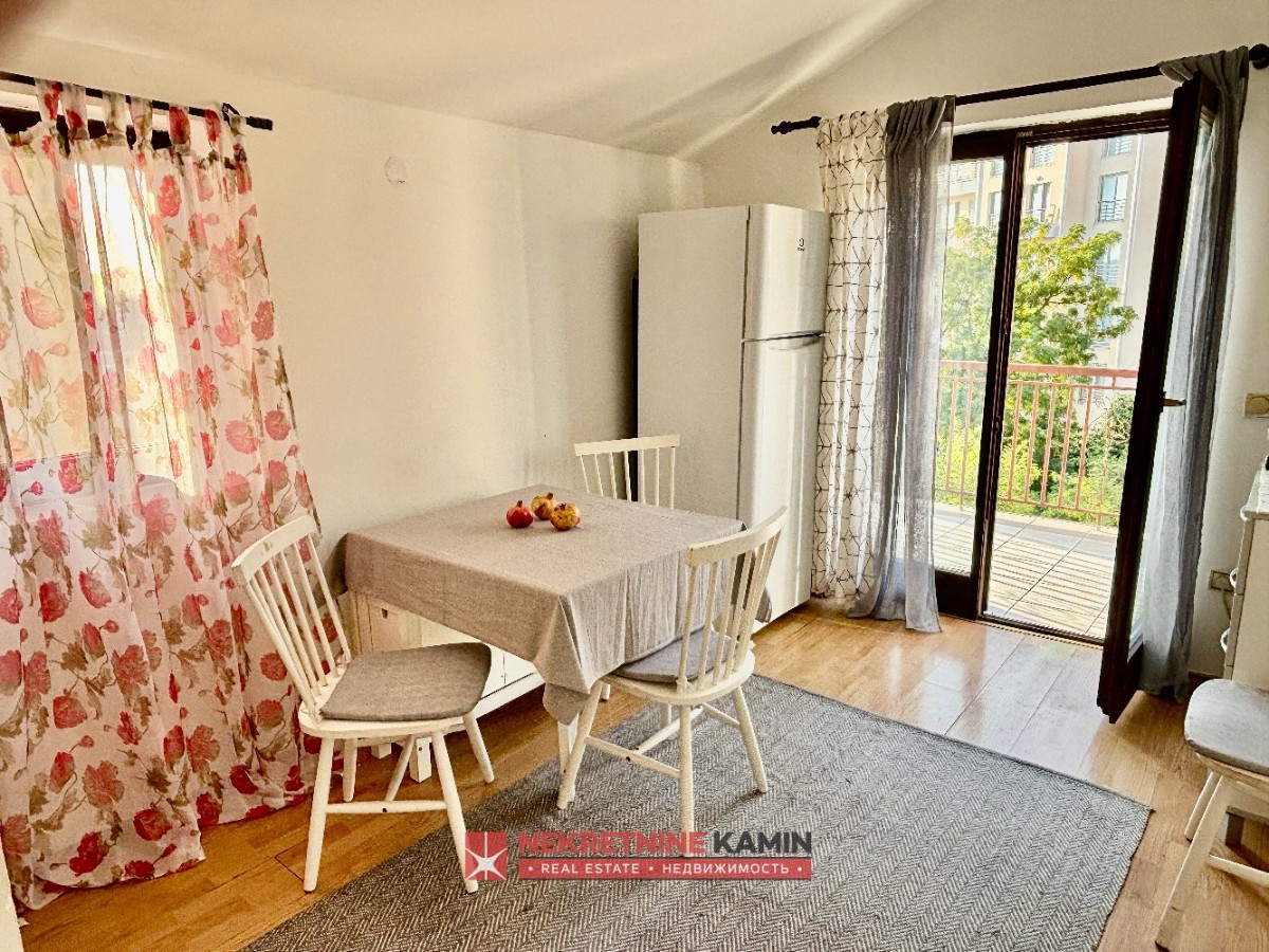 Attic One-Bedroom Apartment 500 m from the Sea, Bečići